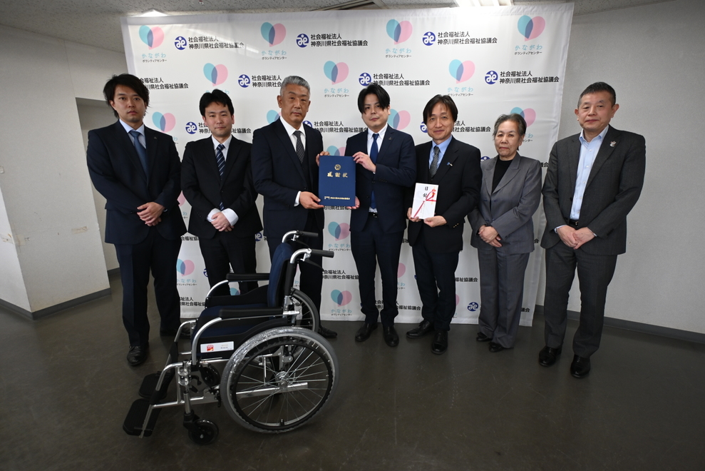 車椅子寄贈式典写真